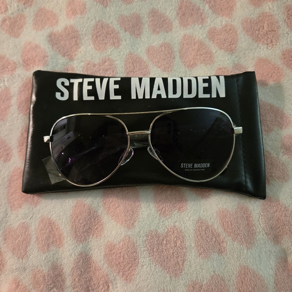 Steve Madden Black Aviator Sunglasses